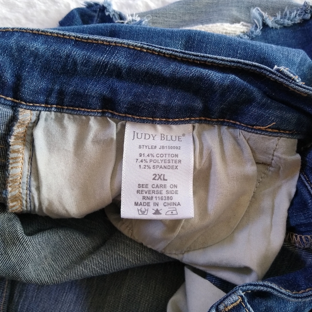 Judy Blue High Rise Distressed Shorts - Picture 5 of 6